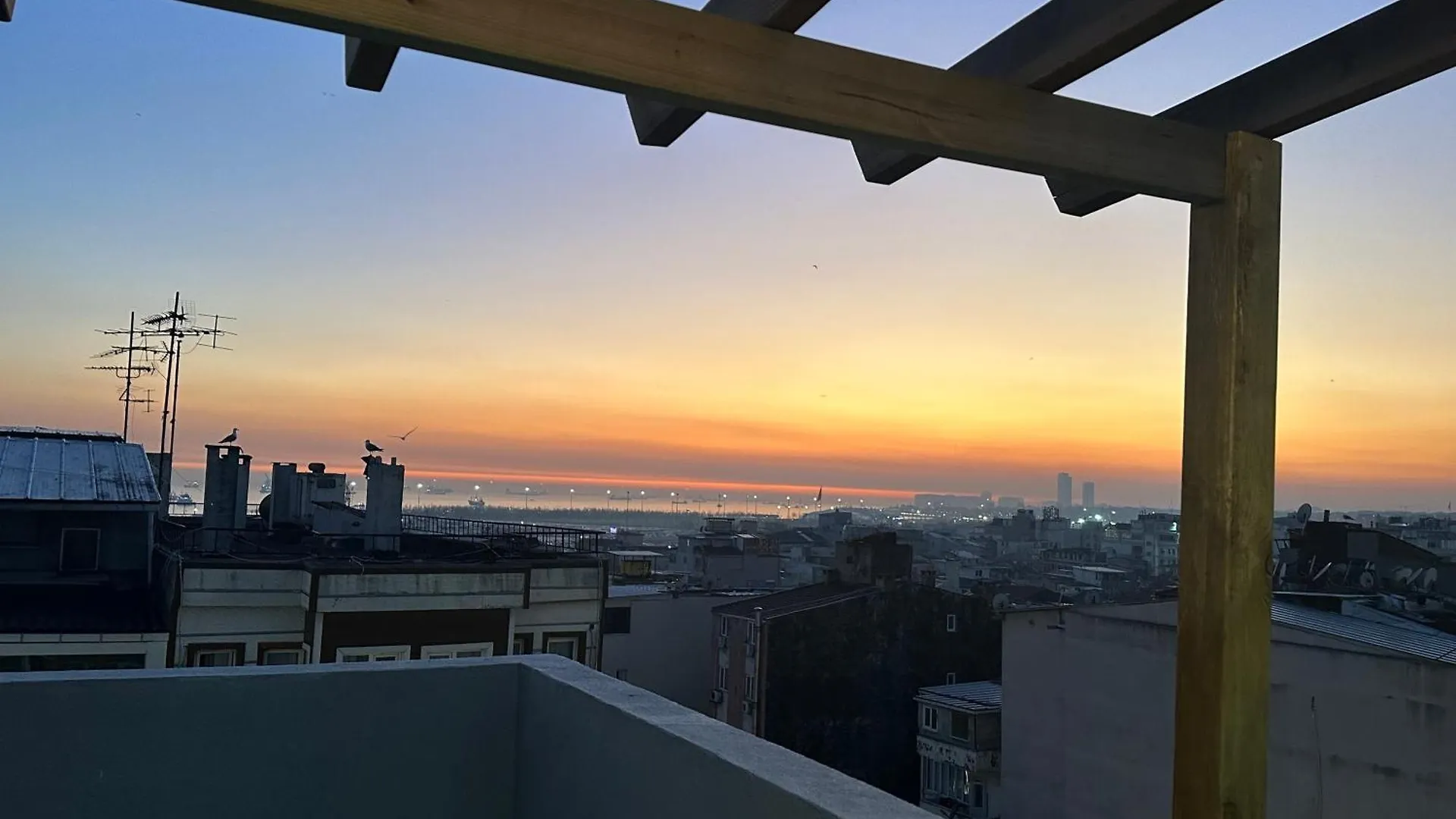 Fatih Merkezi Lokasyon Guzel Teras Manzarasi Istanbul